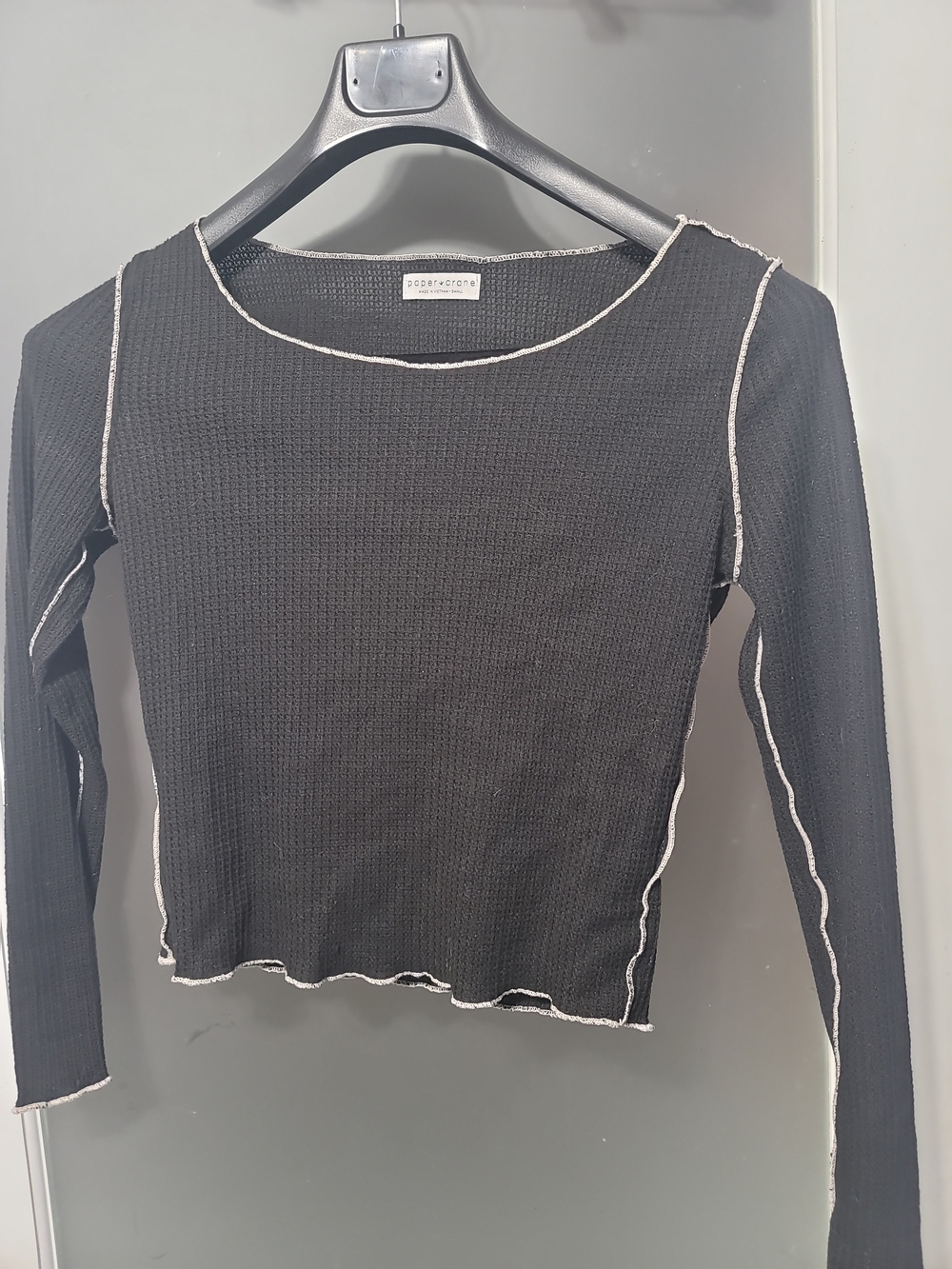 Paper Crane Black Long-Sleeve Contrast Stitch Crop Top